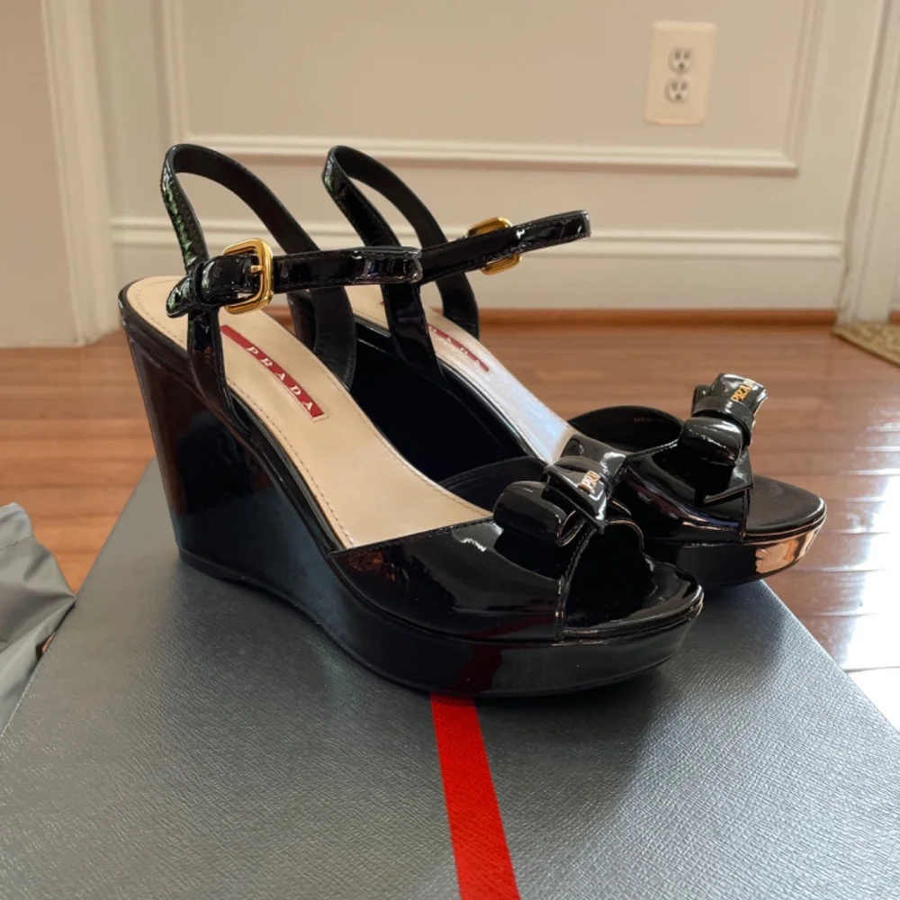 New in box Prada black patent wedge sandals size 6.5 - Picture 2 of 2